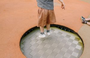 Trampolina w ziemi – czy to bezpieczne i praktyczne rozwiązanie do ogrodu?